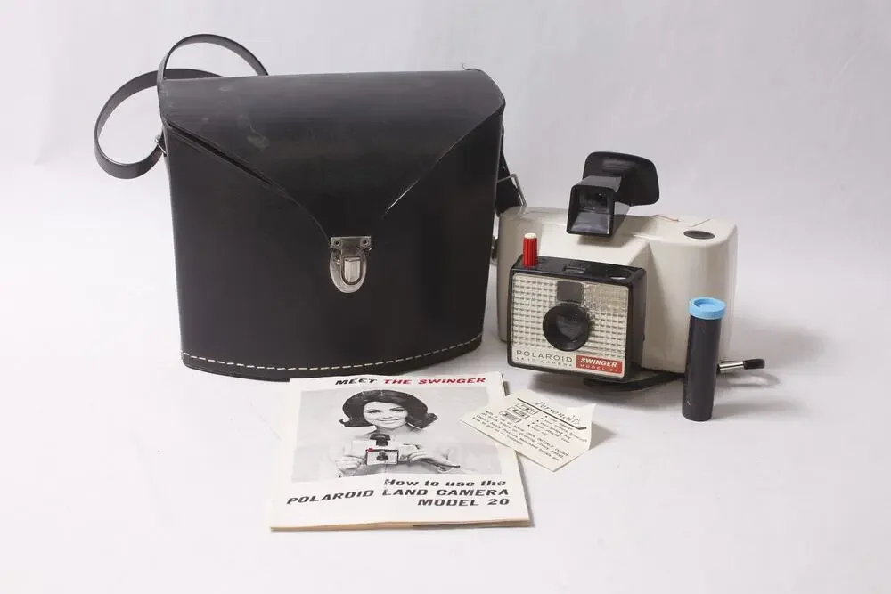 Vintage Polaroid Land Camera Swinger Model 20 Collectible ~ 260608-WH 1259